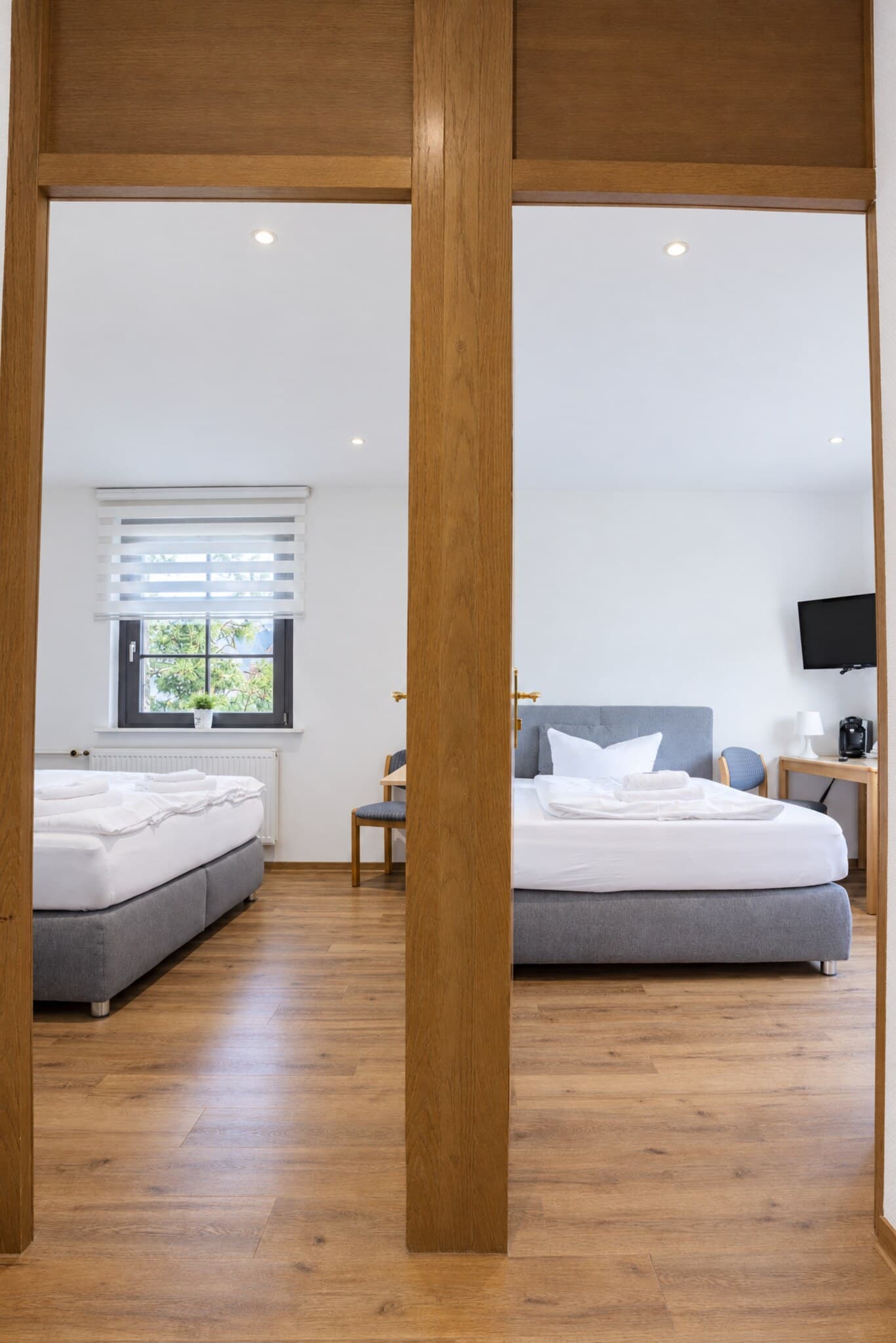 Familienzimmer: Blick in beide Schlafräume